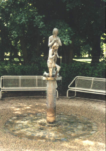 Foto vom Brunnen im Johannesheim in Meitingen