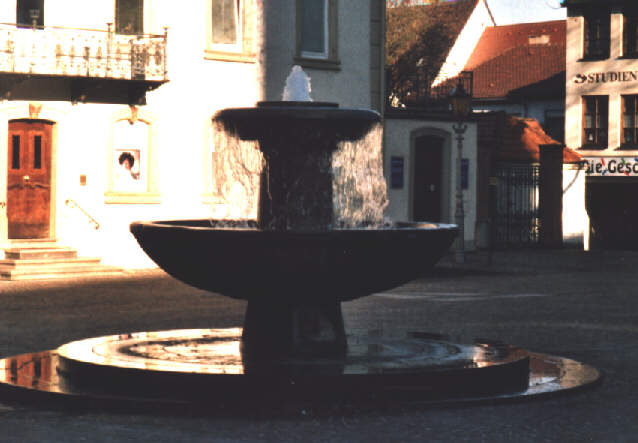 Foto vom Brunnen auf dem Deutschordensplatz