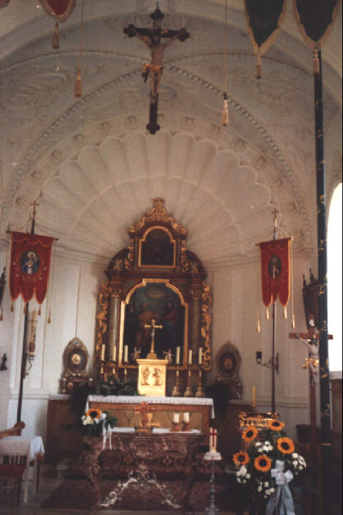 Foto des Altars von St. Peter in Berghof