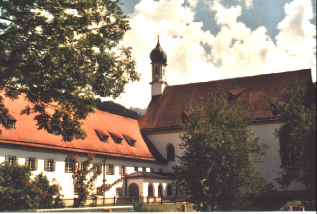 Foto der Franziskanerklosterkirche in Füssen