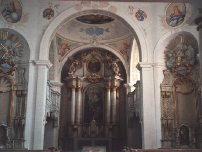 Foto des Altars der Kreuzbergkapelle bei Steingaden