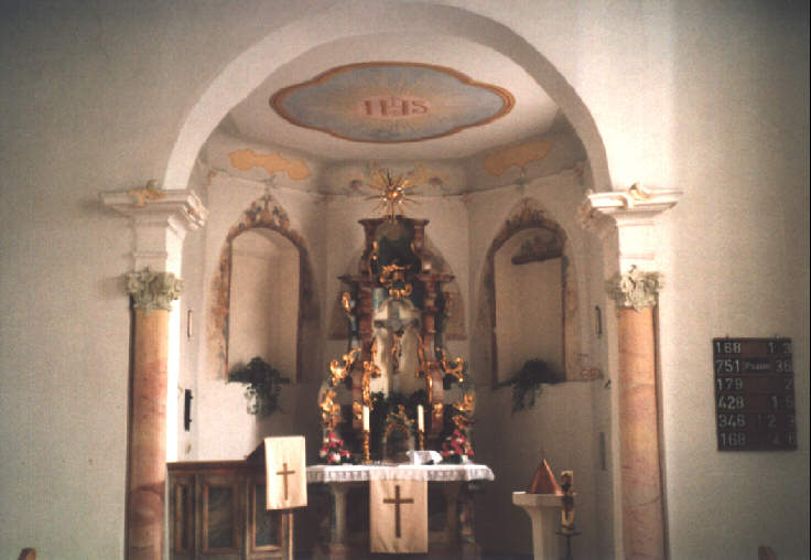 Foto vom Altar der Wolfgangskapelle in Gerlenhofen