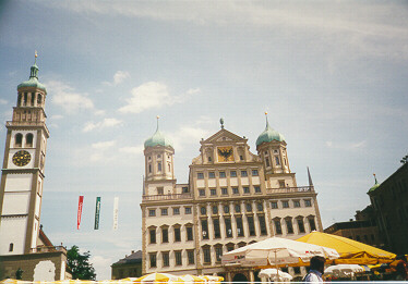 Die Wahrzeichen der Stadt Augsburg: Rathaus und Perlach